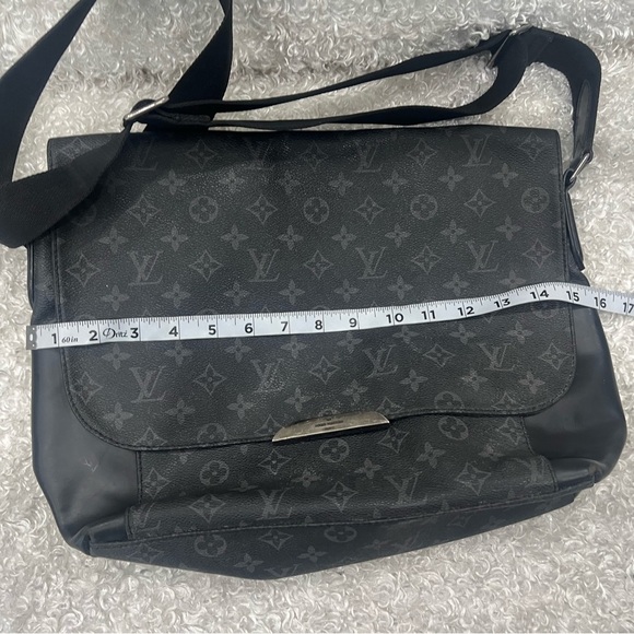 Louis Vuitton Monogram Eclipse Explorer PM - Picture 15 of 16